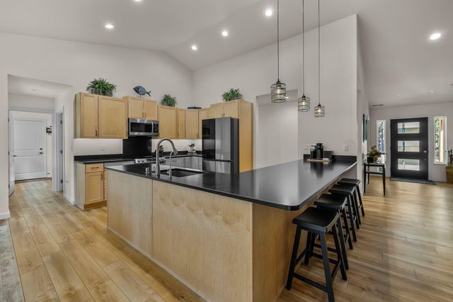 15943 Cascade Lane, La Pine, OR 97739