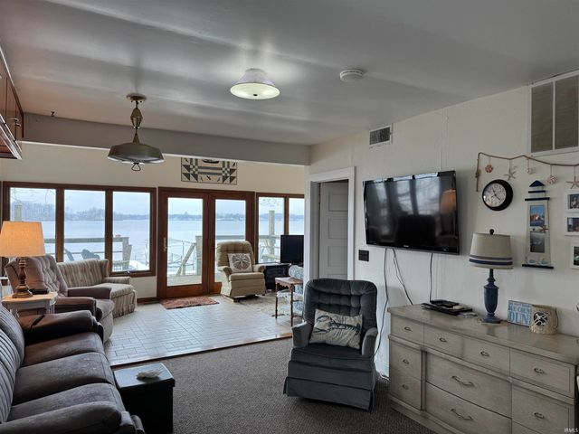 2807 Barrett Road, Rochester, IN 46975