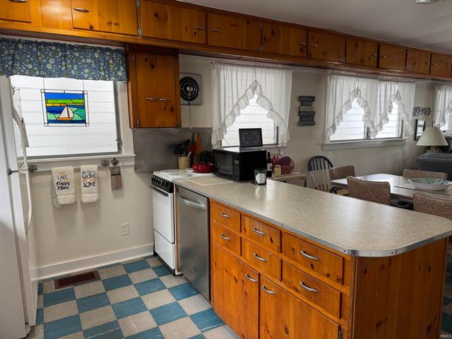 2807 Barrett Road, Rochester, IN 46975