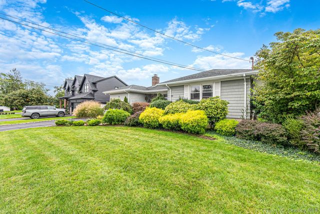 20 Argonne Place, Massapequa, NY 11758