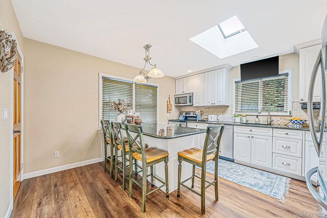20 Argonne Place, Massapequa, NY 11758