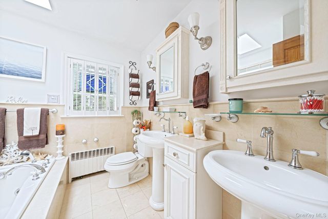 20 Argonne Place, Massapequa, NY 11758