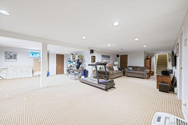 20 Argonne Place, Massapequa, NY 11758