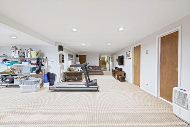 20 Argonne Place, Massapequa, NY 11758