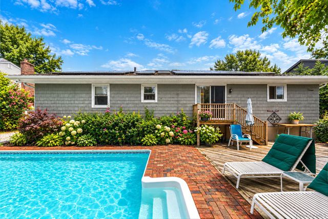 20 Argonne Place, Massapequa, NY 11758