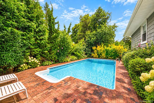 20 Argonne Place, Massapequa, NY 11758