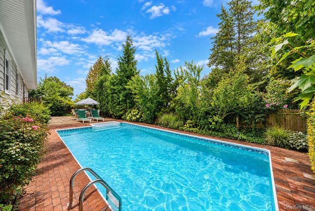 20 Argonne Place, Massapequa, NY 11758