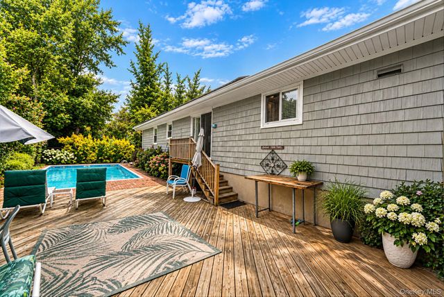 20 Argonne Place, Massapequa, NY 11758