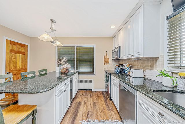 20 Argonne Place, Massapequa, NY 11758