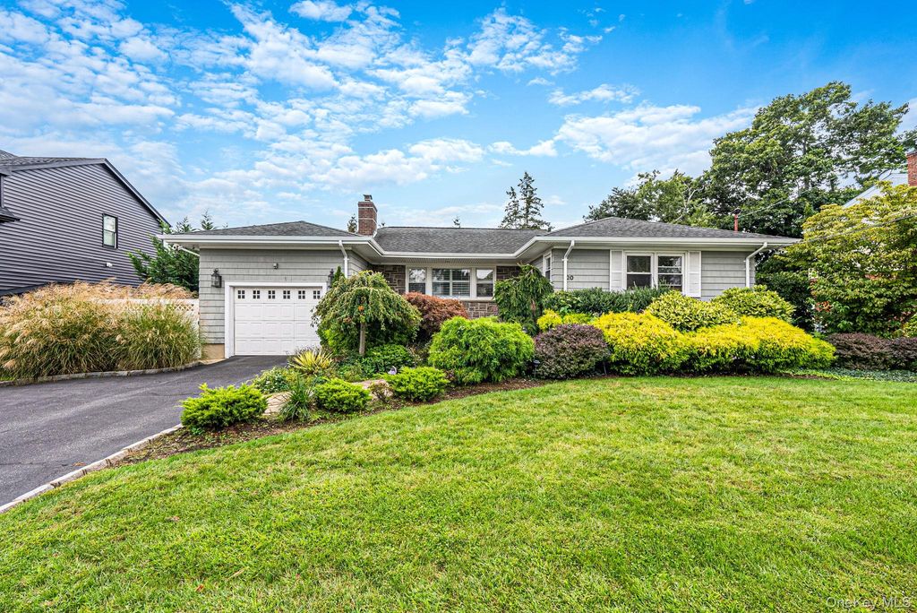 20 Argonne Place, Massapequa, NY 11758