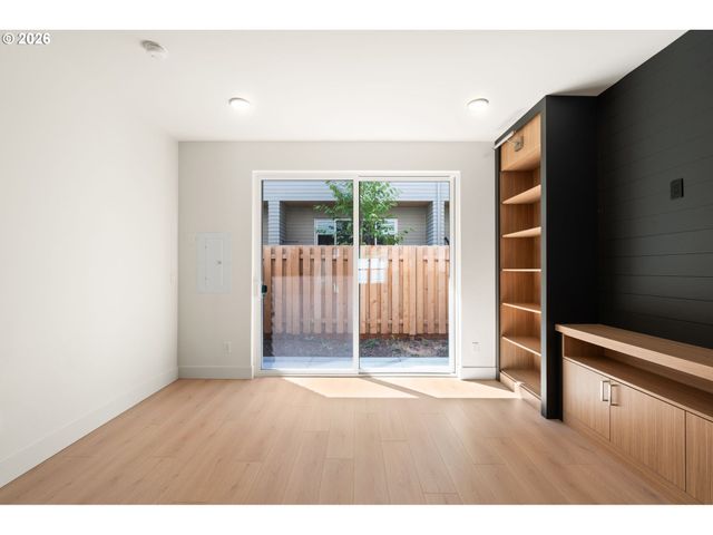 6008 Ne 30th Ave, Portland, OR 97211