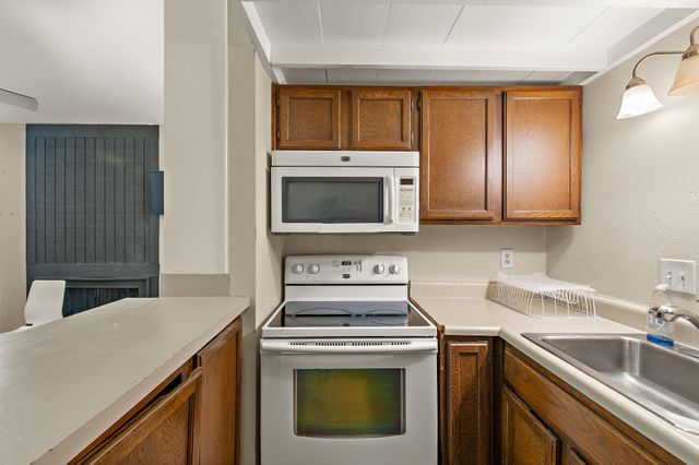 1000 W 26th ST 213, Austin, TX 78705