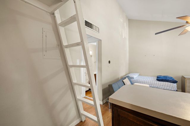 1000 W 26th ST 213, Austin, TX 78705