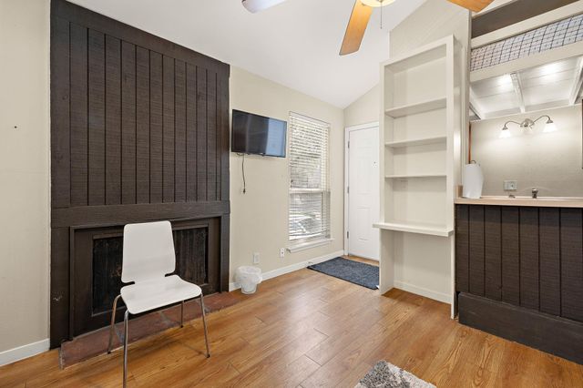 1000 W 26th ST 213, Austin, TX 78705