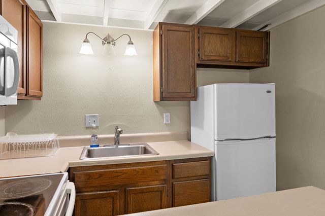 1000 W 26th ST 213, Austin, TX 78705