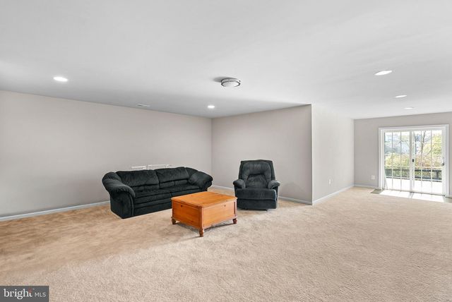 35829 PENINSULA CT, Round Hill, VA 20141