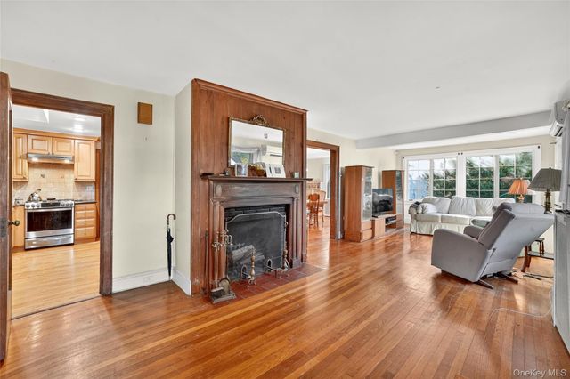 10 Edna Street, White Plains, NY 10606