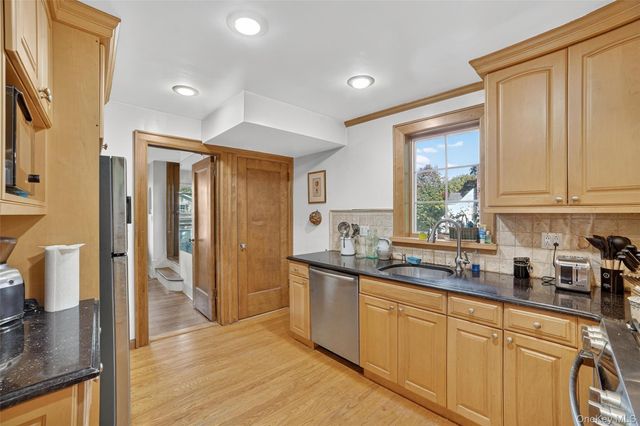 10 Edna Street, White Plains, NY 10606