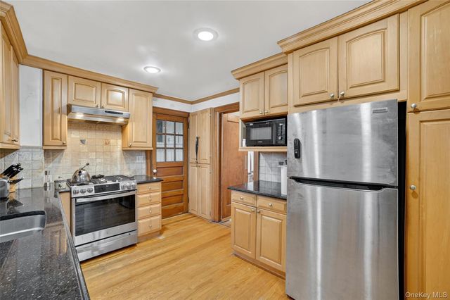 10 Edna Street, White Plains, NY 10606