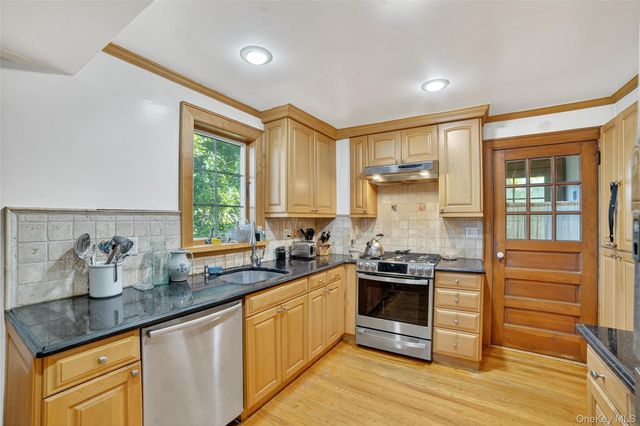 10 Edna Street, White Plains, NY 10606