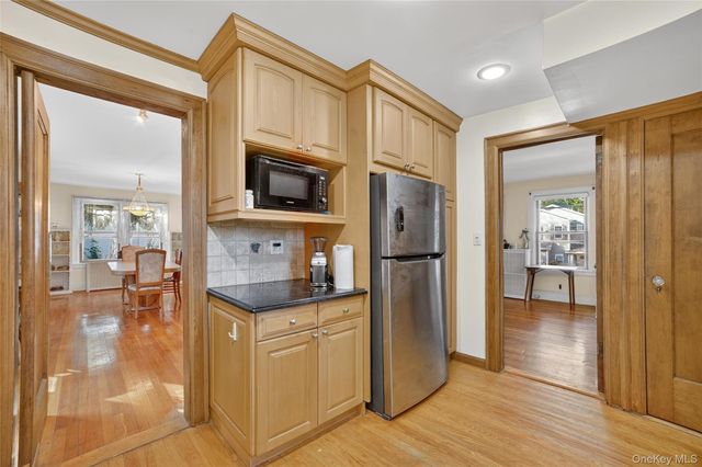 10 Edna Street, White Plains, NY 10606