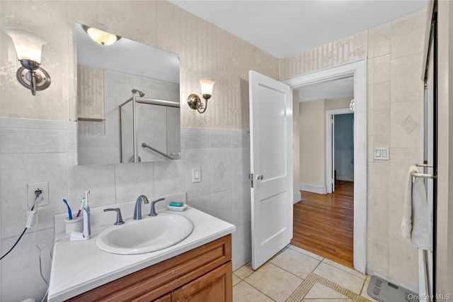 10 Edna Street, White Plains, NY 10606