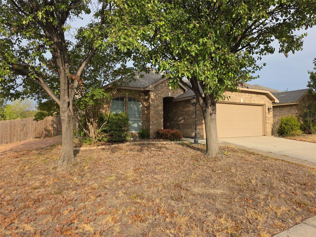 601 Crestview Court, Saginaw, TX 76179 — exterior