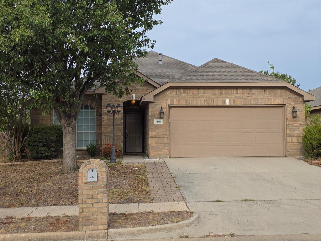 601 Crestview Court, Saginaw, TX 76179 — photo 3