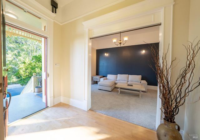 432 8th St, Santa Rosa, CA 95401