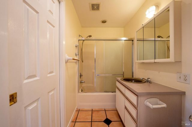 432 8th St, Santa Rosa, CA 95401