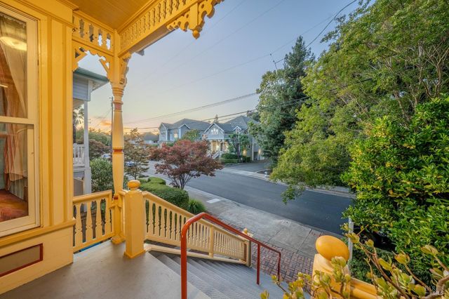 432 8th St, Santa Rosa, CA 95401