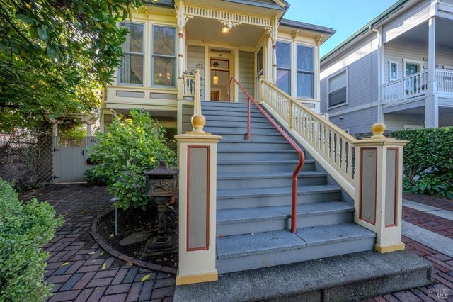 432 8th St, Santa Rosa, CA 95401