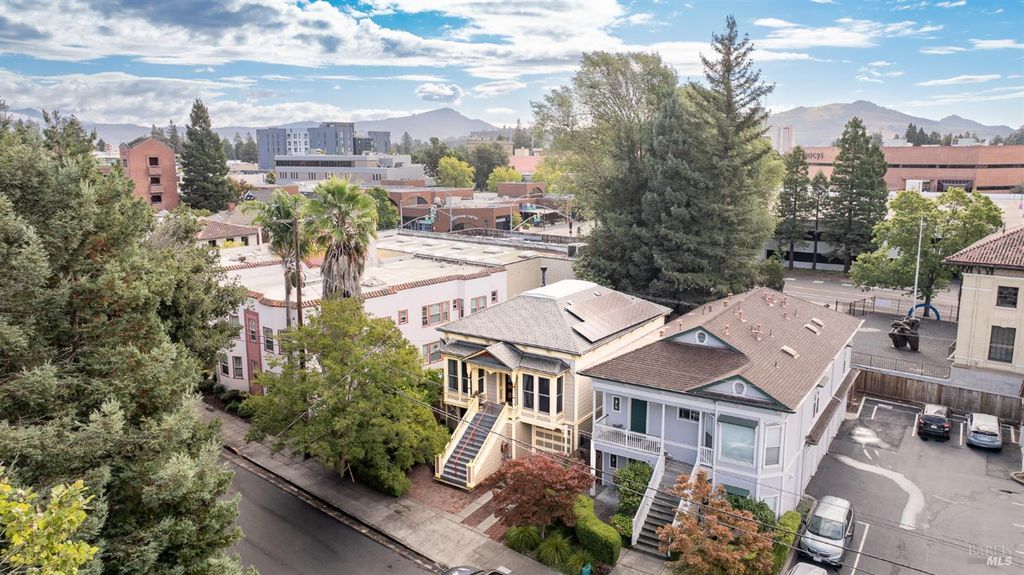 432 8th St, Santa Rosa, CA 95401