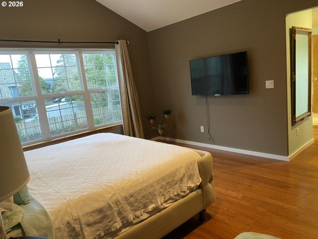 36468 RIVER POINT Dr, Astoria, OR 97103