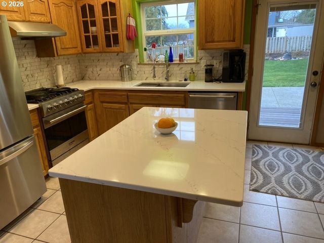 36468 RIVER POINT Dr, Astoria, OR 97103