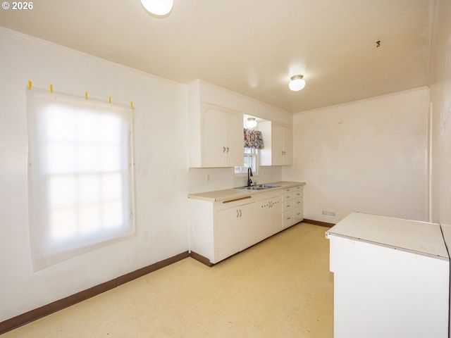 8005 Se MALDEN St, Portland, OR 97206