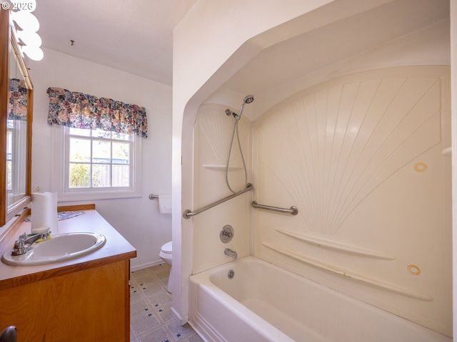 8005 Se MALDEN St, Portland, OR 97206