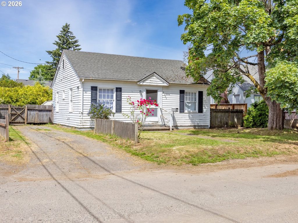 8005 Se MALDEN St, Portland, OR 97206