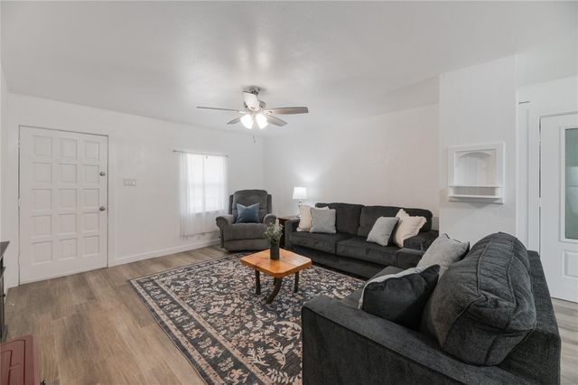 445 W Vaughan ST, Bertram, TX 78605