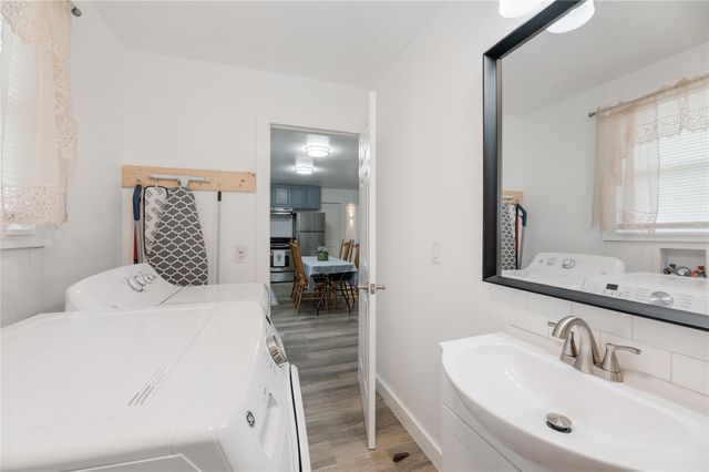 445 W Vaughan ST, Bertram, TX 78605