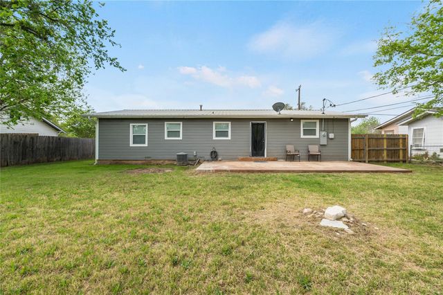 445 W Vaughan ST, Bertram, TX 78605