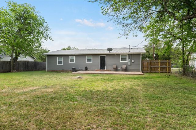 445 W Vaughan ST, Bertram, TX 78605