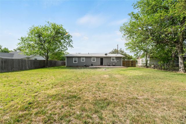 445 W Vaughan ST, Bertram, TX 78605