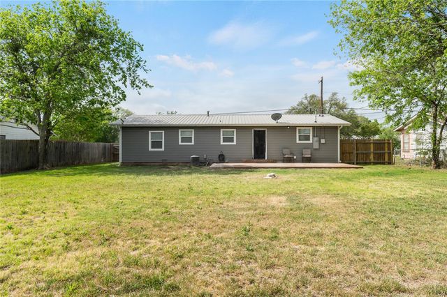 445 W Vaughan ST, Bertram, TX 78605