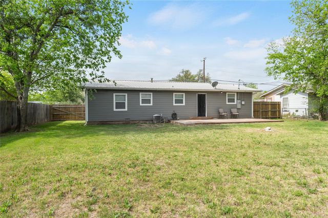 445 W Vaughan ST, Bertram, TX 78605
