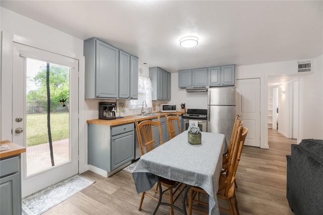 445 W Vaughan ST, Bertram, TX 78605