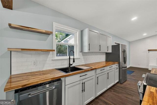 102 Mackqueen Drive, Brunswick, GA 31525