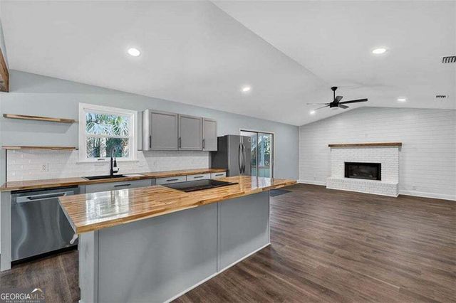 102 Mackqueen Drive, Brunswick, GA 31525