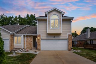 1004 Bradford Place, West Des Moines, IA 50266