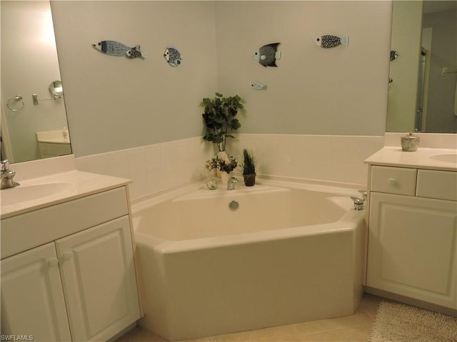 3385 Grand Cypress DR # 101, Naples, FL 34119